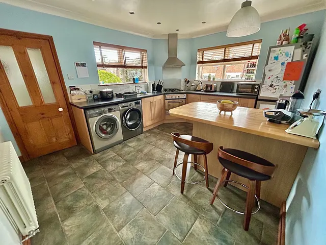 Bucklow Drive, Manchester, photo 3