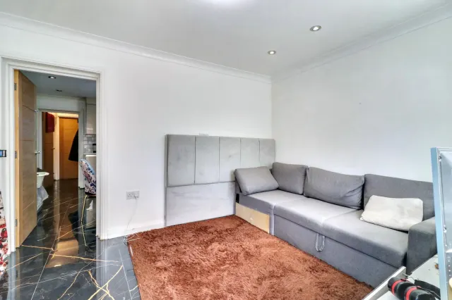 Leek Road, Stoke-On-Trent, ST2, photo 2