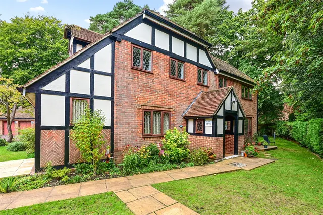Pegasus Court, Fleet, Hampshire, GU51 4SX, photo 1