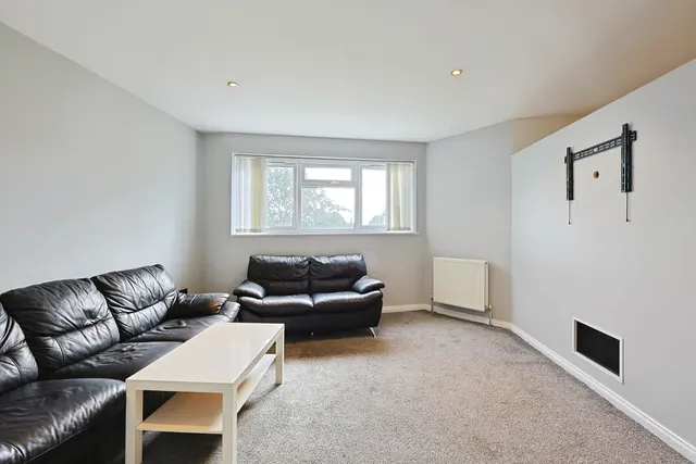 Photo 3 — Chalklands, Wembley