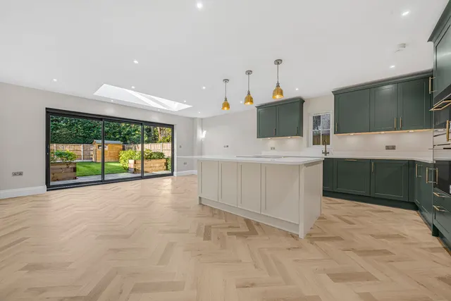 Hersham Road, Walton-On-Thames, KT12, photo 2