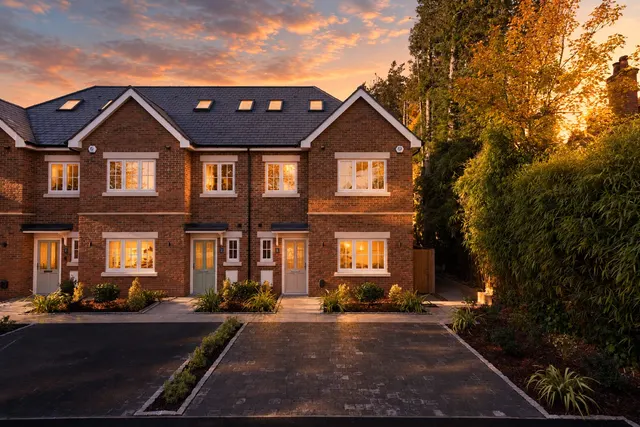 4 bedroom house, Hersham Road, Walton-On-Thames, KT12