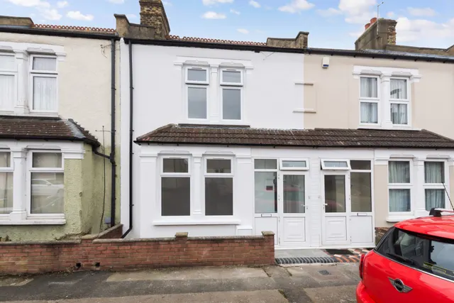 Warwick Road, Welling, photo 1