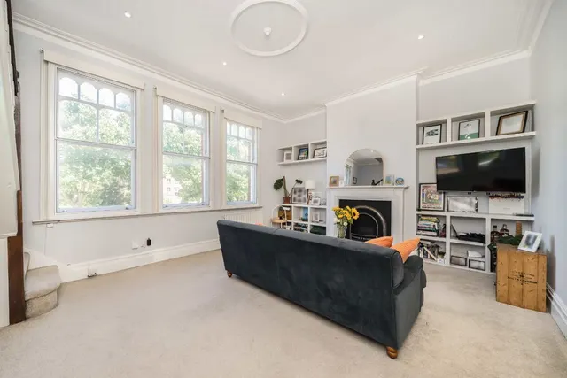 Tooting Bec Road, SW17, photo 1
