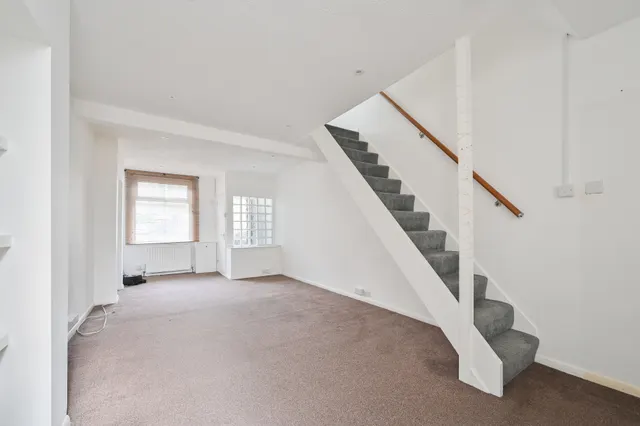 Photo 3 — 22 Estcourt Road, Watford