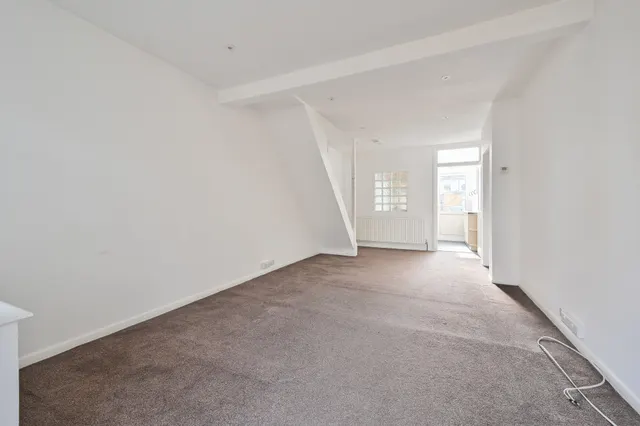 Photo 2 — 22 Estcourt Road, Watford