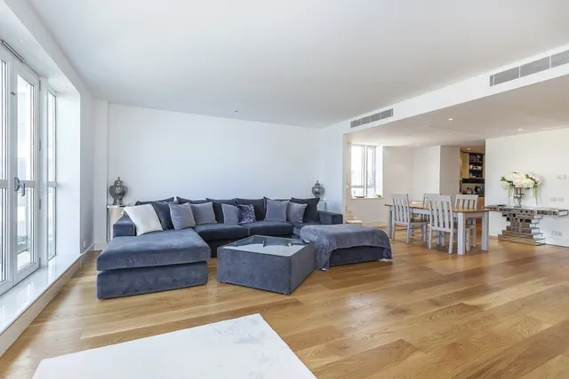 Hanover House, E14, photo 1