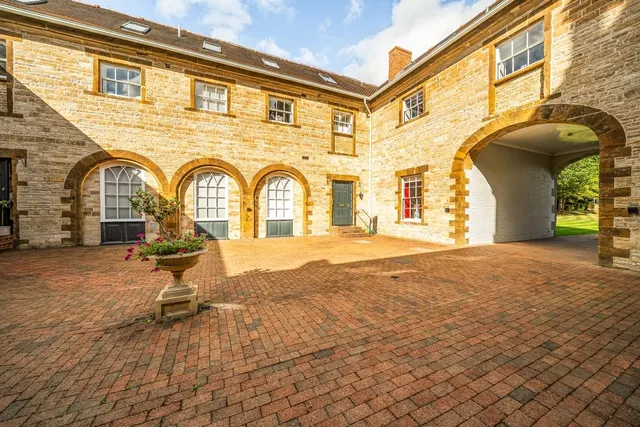 The Coach House Compton Verney, CV35, photo 1