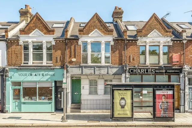 Garratt Lane, SW18, photo 3
