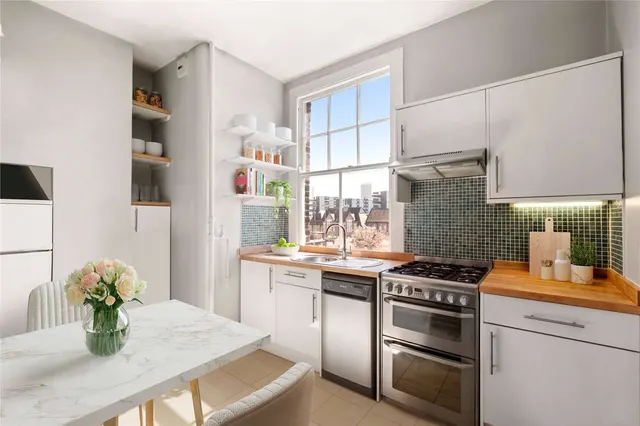 Photo 3 — Prince of Wales Drive, London, SW11 4EF