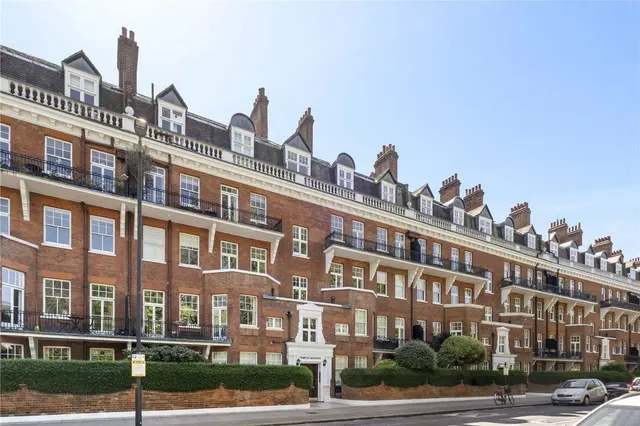 Prince of Wales Drive, London, SW11 4EF, photo 1