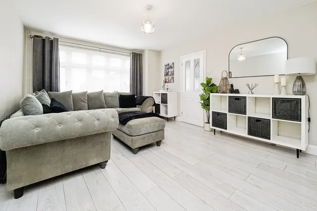 Photo 3 — Hillrise Road, Romford, RM5