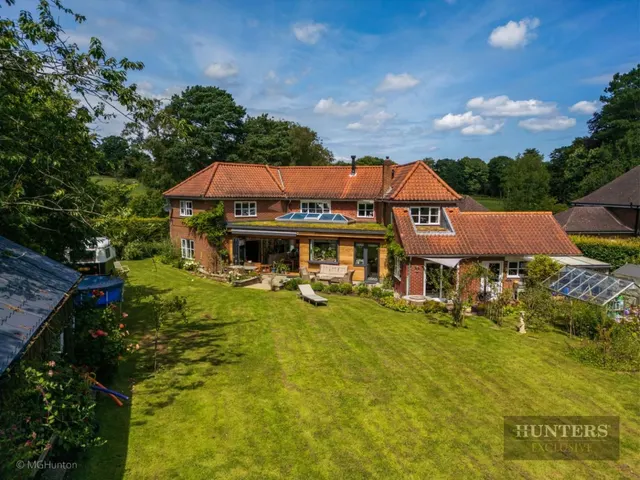 Hackness Road, Scalby, YO13, photo 1