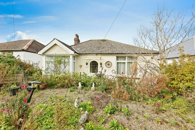 Farthingloe Road, Dover, Kent, CT17, photo 1