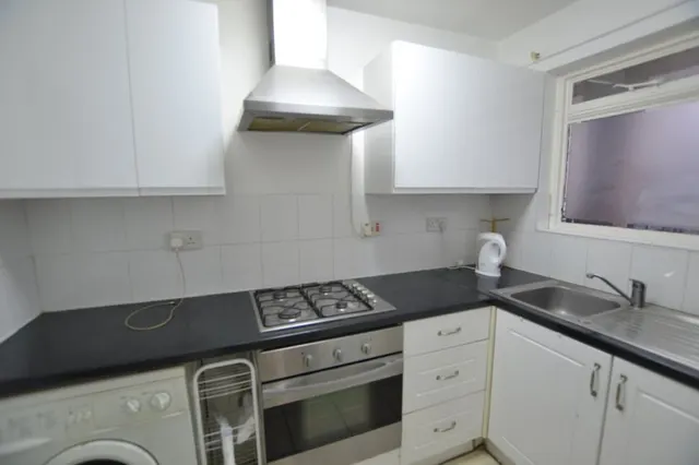 Photo 3 — Cooper Close, London, SE1