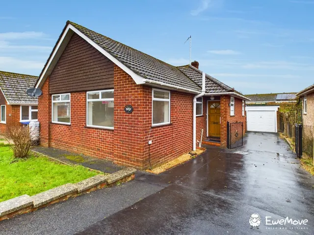 3 bedroom house, Moot Gardens, Downton, SP5
