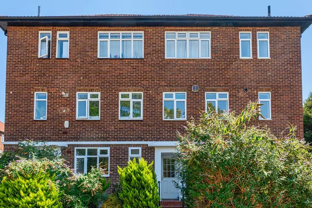 Cervantes Court, Northwood, HA6, photo 1