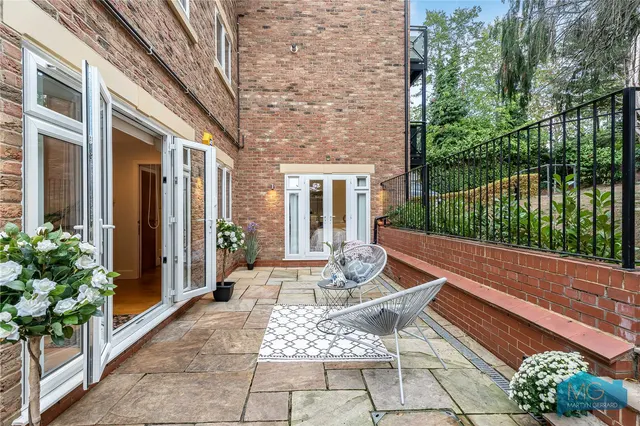 Holden Road, London, N12, photo 1