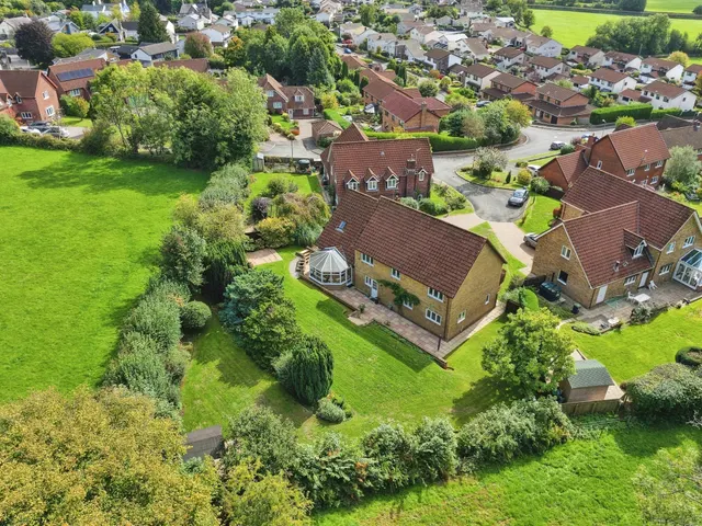 Grange Park Chepstow, NP16, photo 2