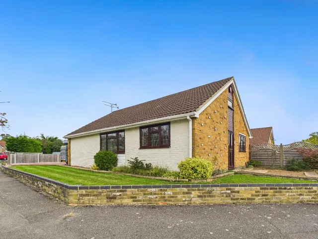 Spring Vale, Waterlooville, PO8 9DA, photo 1