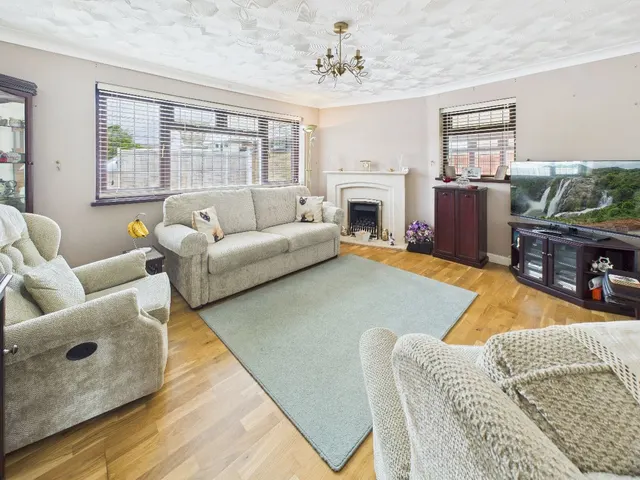 Photo 2 — Spring Vale, Waterlooville, PO8 9DA