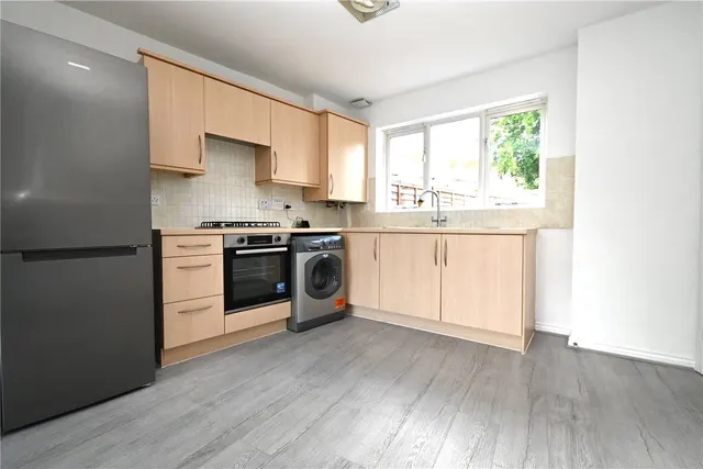Basswood Drive, Basingstoke, RG24, photo 3