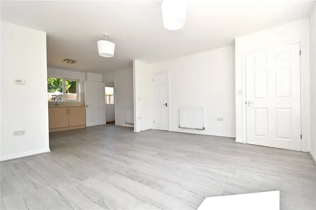 Basswood Drive, Basingstoke, RG24, photo 2