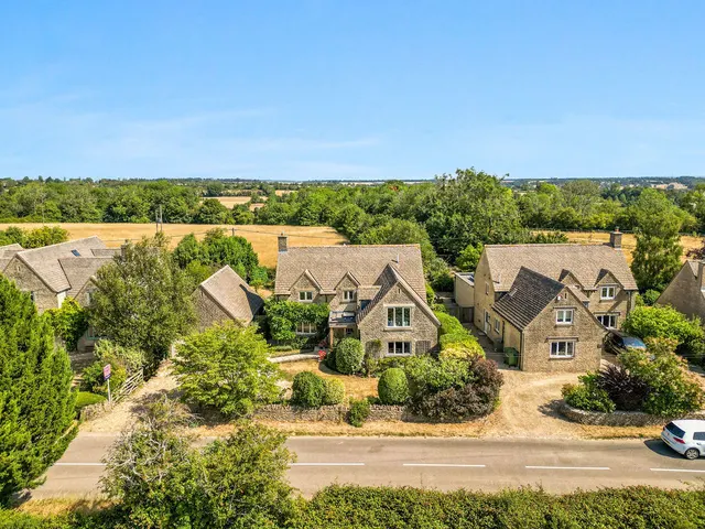 Chedworth, Cheltenham, GL54, photo 1