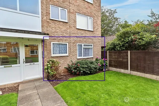 Simon Close, Attleborough, CV11, photo 2