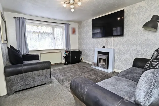Simon Close, Attleborough, CV11, photo 3