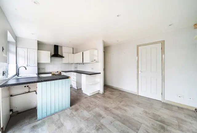Hesters Way Lane, Cheltenham, GL51, photo 3