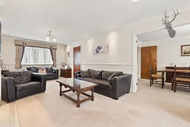 Canterbury Close, Chigwell, IG7, photo 3