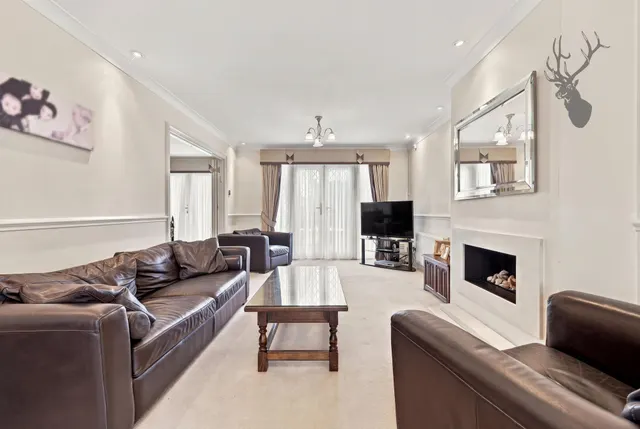 Canterbury Close, Chigwell, IG7, photo 2