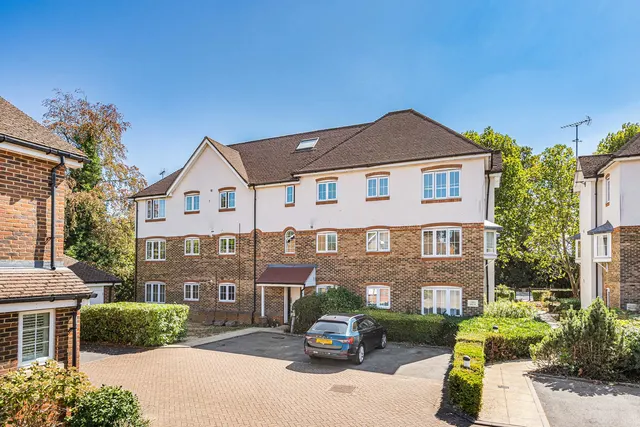 Fircroft Road, Englefield Green, TW20, photo 1