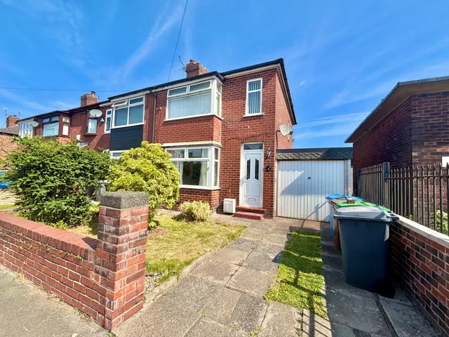 Kirby Avenue, Chadderton, OL9, photo 1