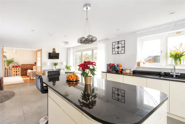 Lower Road, Stoke Mandeville, HP22, photo 3