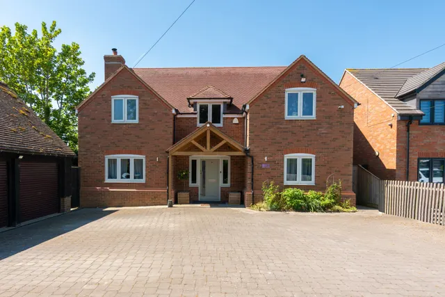 Lower Road, Stoke Mandeville, HP22, photo 1