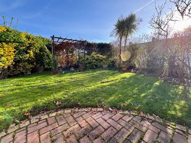 Photo 3 — Cherry Tree Road, Beaconsfield HP9 1BG