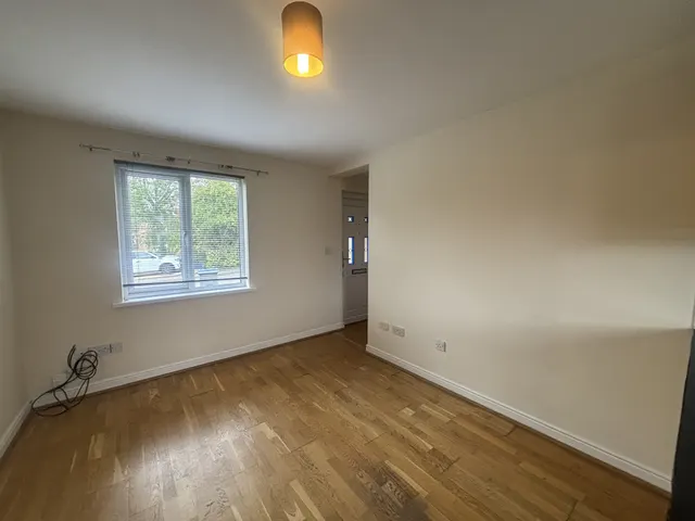 Highgrove Close, Calne, SN11, photo 3