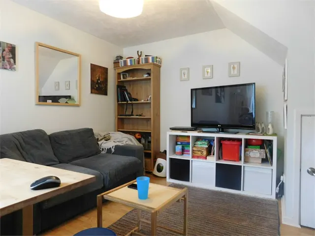 Clementine Close, London, W13, photo 1