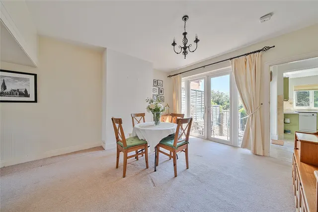Photo 3 — Courtfield Rise, West Wickham, BR4