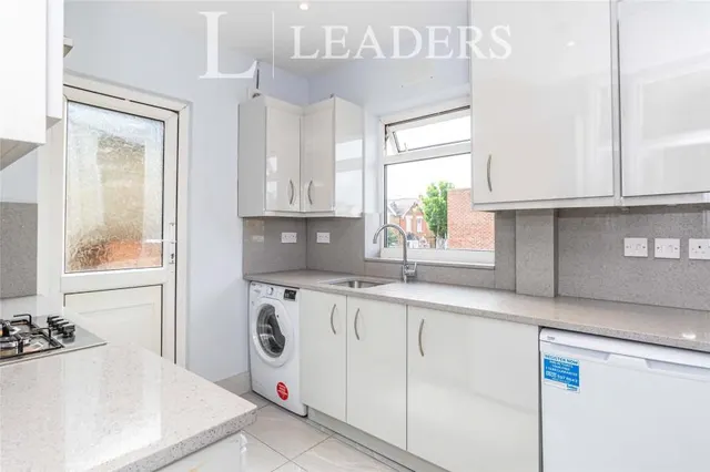 Kings Road, Kingston upon Thames, KT2, photo 3
