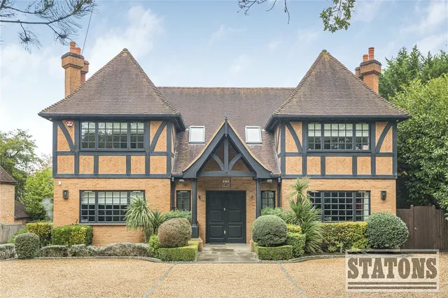 Photo 2 — Barnet Road, Arkley, EN5 3JD