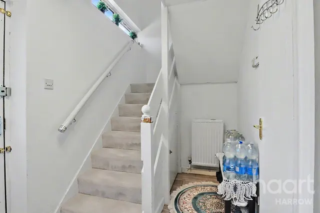 Robb Road, Stanmore, HA7, photo 3