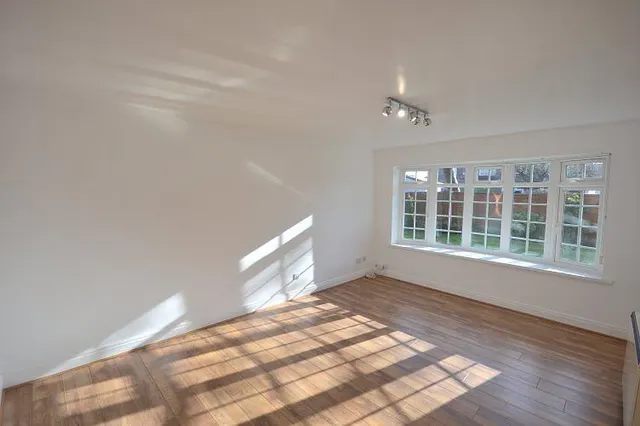 Pinewood Court, Sale, photo 3