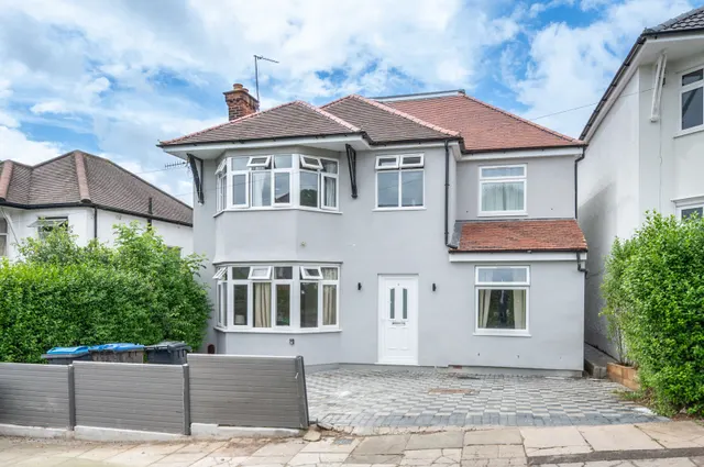 Photo 2 — 8 Hill Close, London