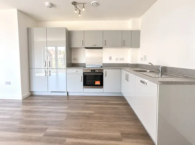 Nightingale Walk, Farnham, GU9, photo 2