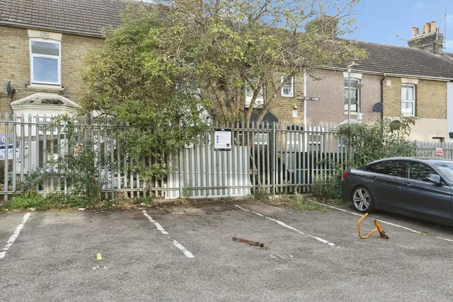 High Street, Sheerness, ME12, photo 3
