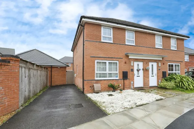 Thorn Tree Drive, Thornton, L23, photo 3