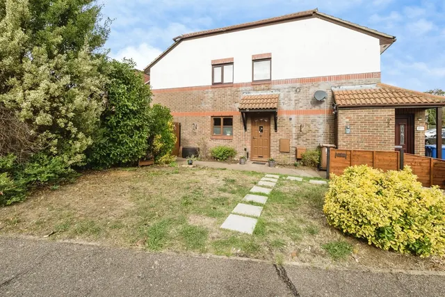 Cartel Close, Purfleet-on-Thames, RM19, photo 1